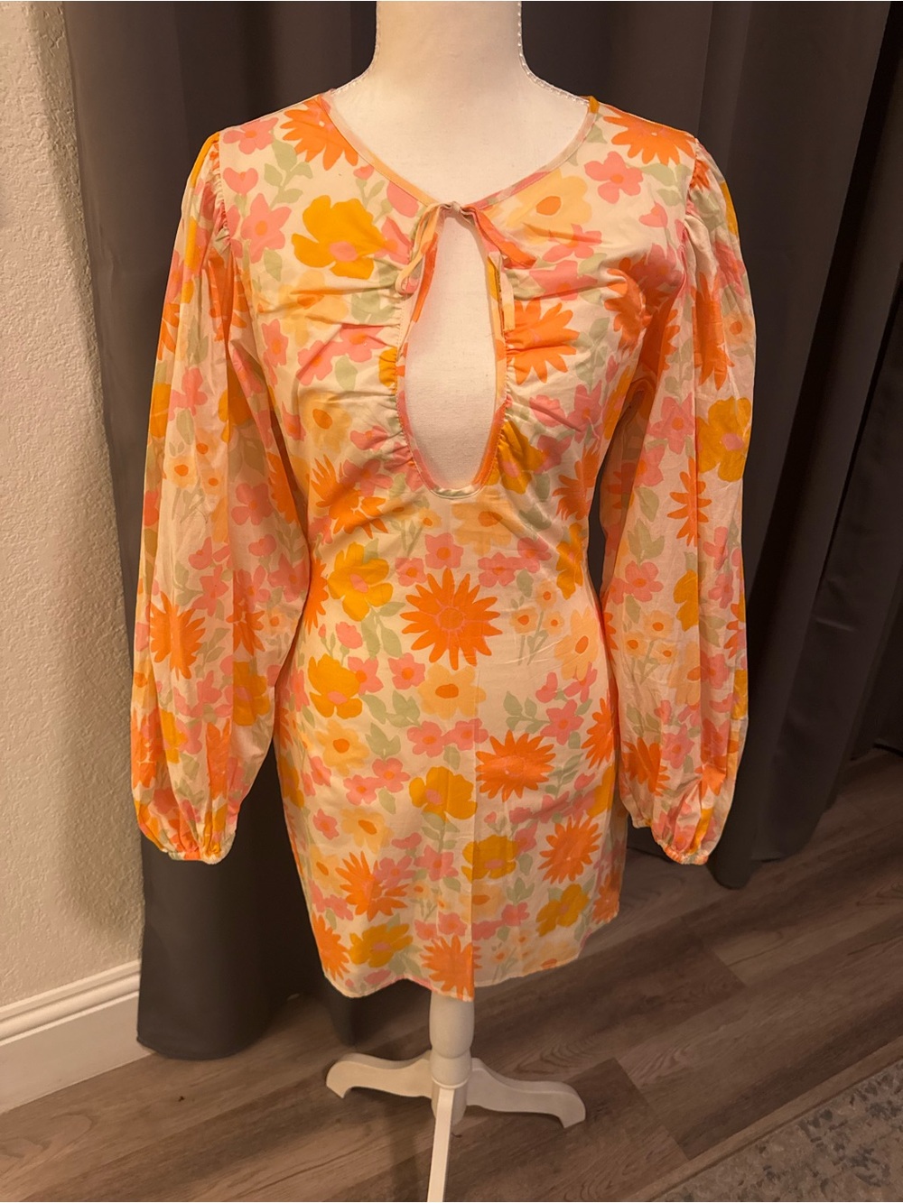 Sabo Skirt Retro Floral Keyhole Mini Dress in Orange & Pink